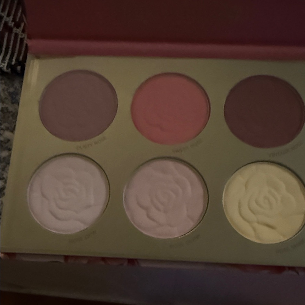 Juicy Couture Blush Palette - Pink, Cream, Brown